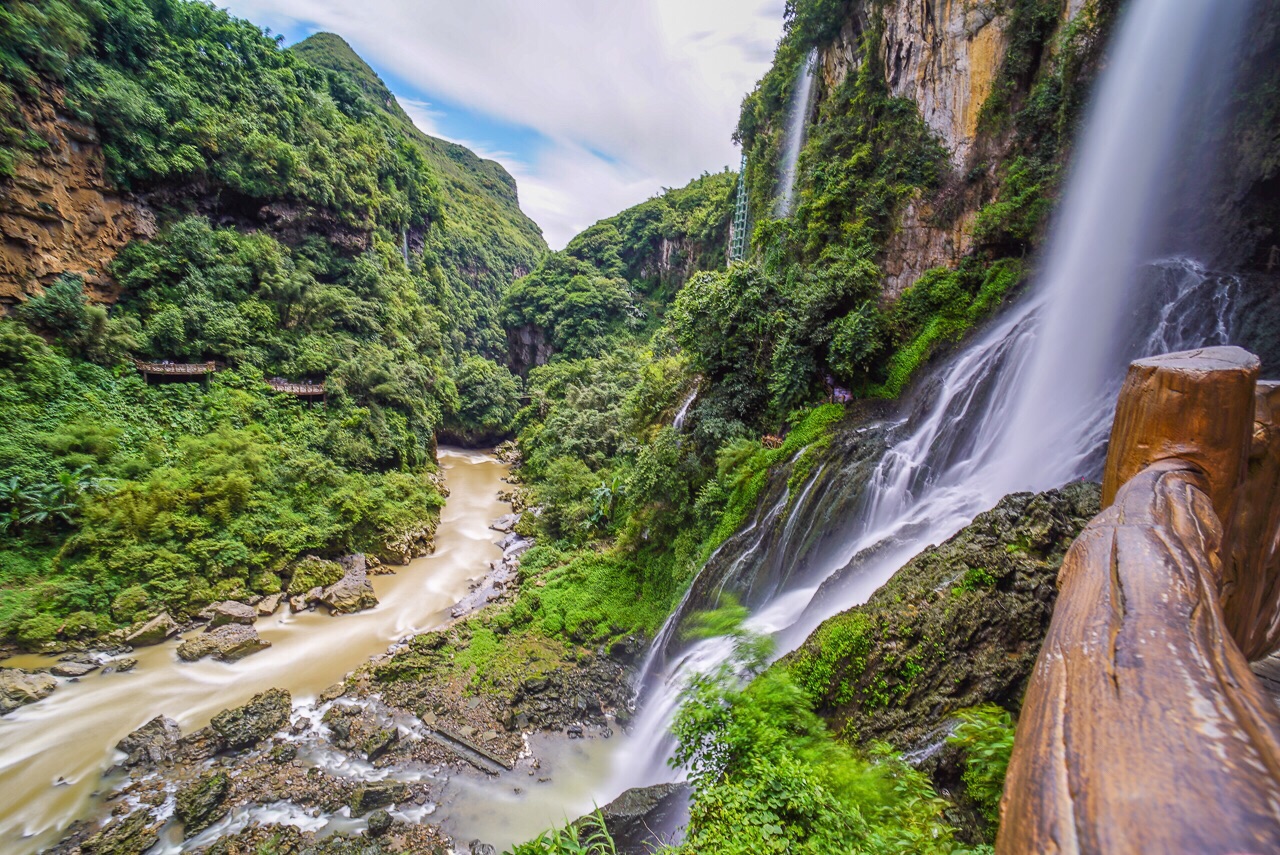 A scenic view of maling river canyon