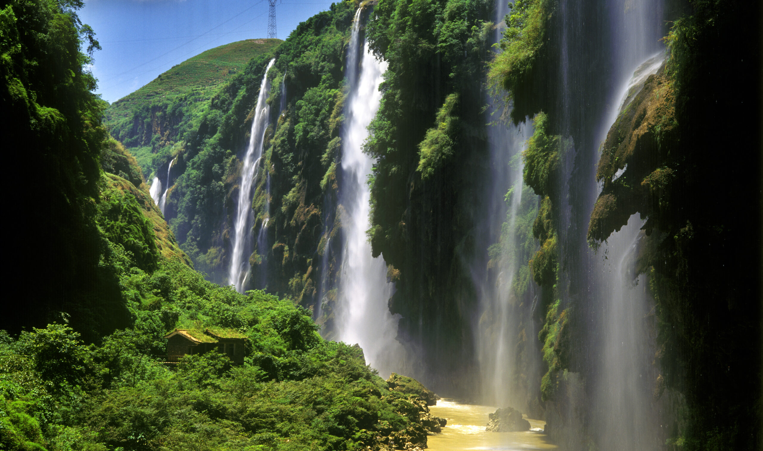A scenic view of maling river canyon