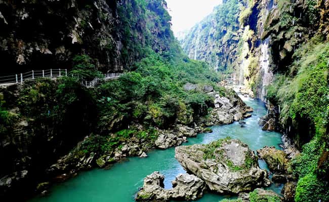 A scenic view of maling river canyon