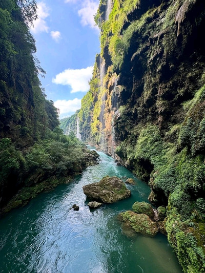 A scenic view of maling river canyon