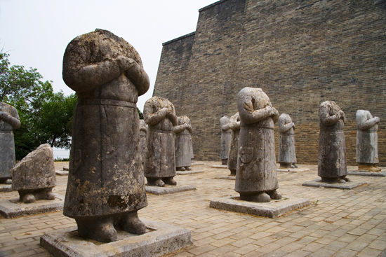 A scenic view of mausoleum_of_emperor_gaozong_of_tang_and_wu_zetian_qianling