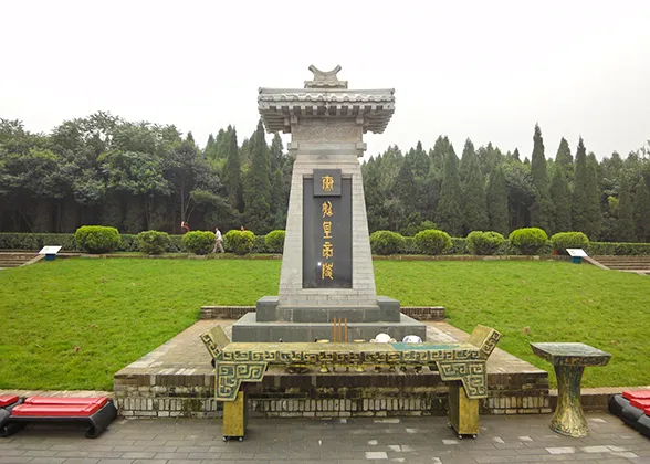 A scenic view of mausoleum_of_emperor_qin_shi_huang
