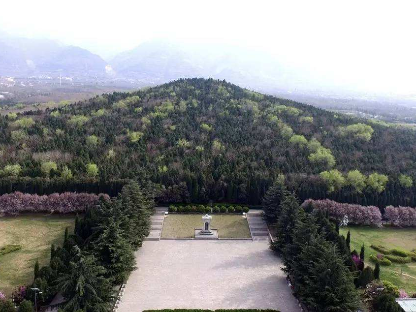 A scenic view of mausoleum_of_emperor_qin_shi_huang