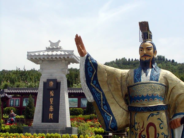 A scenic view of mausoleum_of_emperor_qin_shi_huang