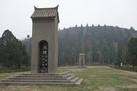 A scenic view of mausoleum_of_emperor_wu_of_han_maoling