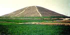 A scenic view of mausoleum_of_emperor_wu_of_han_maoling