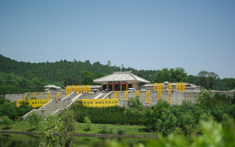 A scenic view of mausoleum_of_the_yellow_emperor