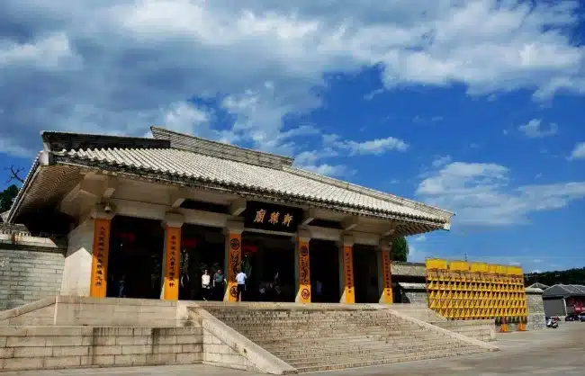 A scenic view of mausoleum_of_the_yellow_emperor