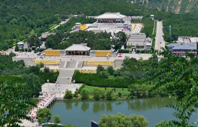 A scenic view of mausoleum_of_the_yellow_emperor