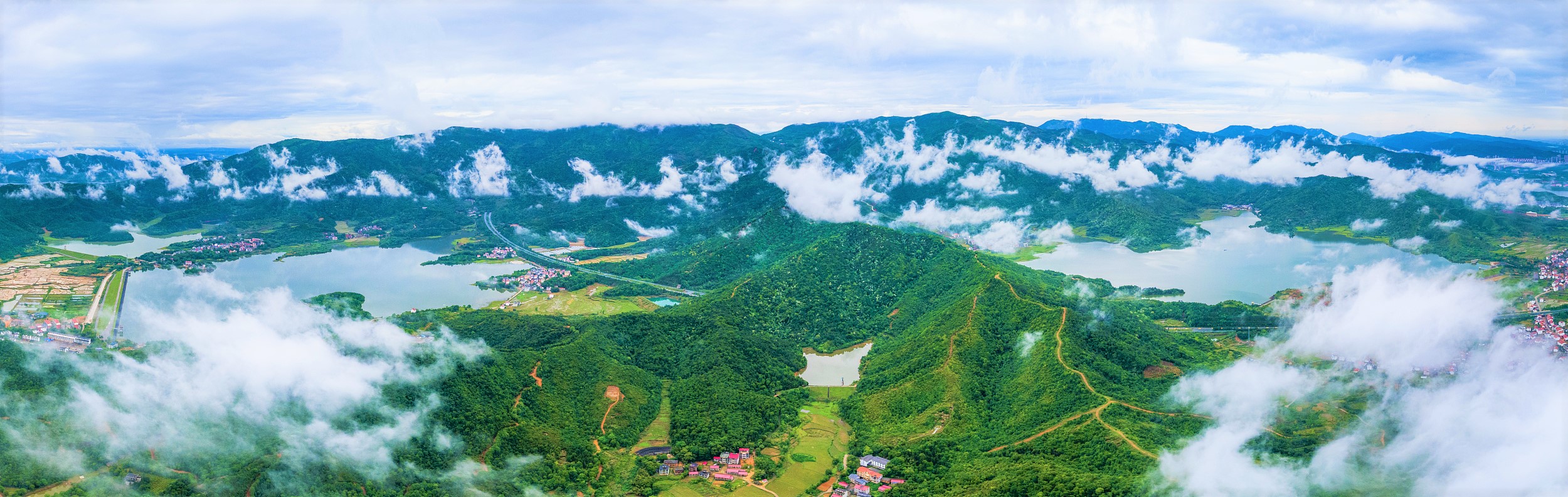 A scenic view of Meiling National Forest Park