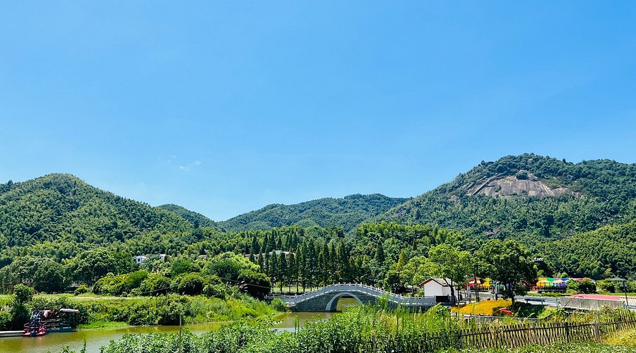 A scenic view of Meiling National Forest Park