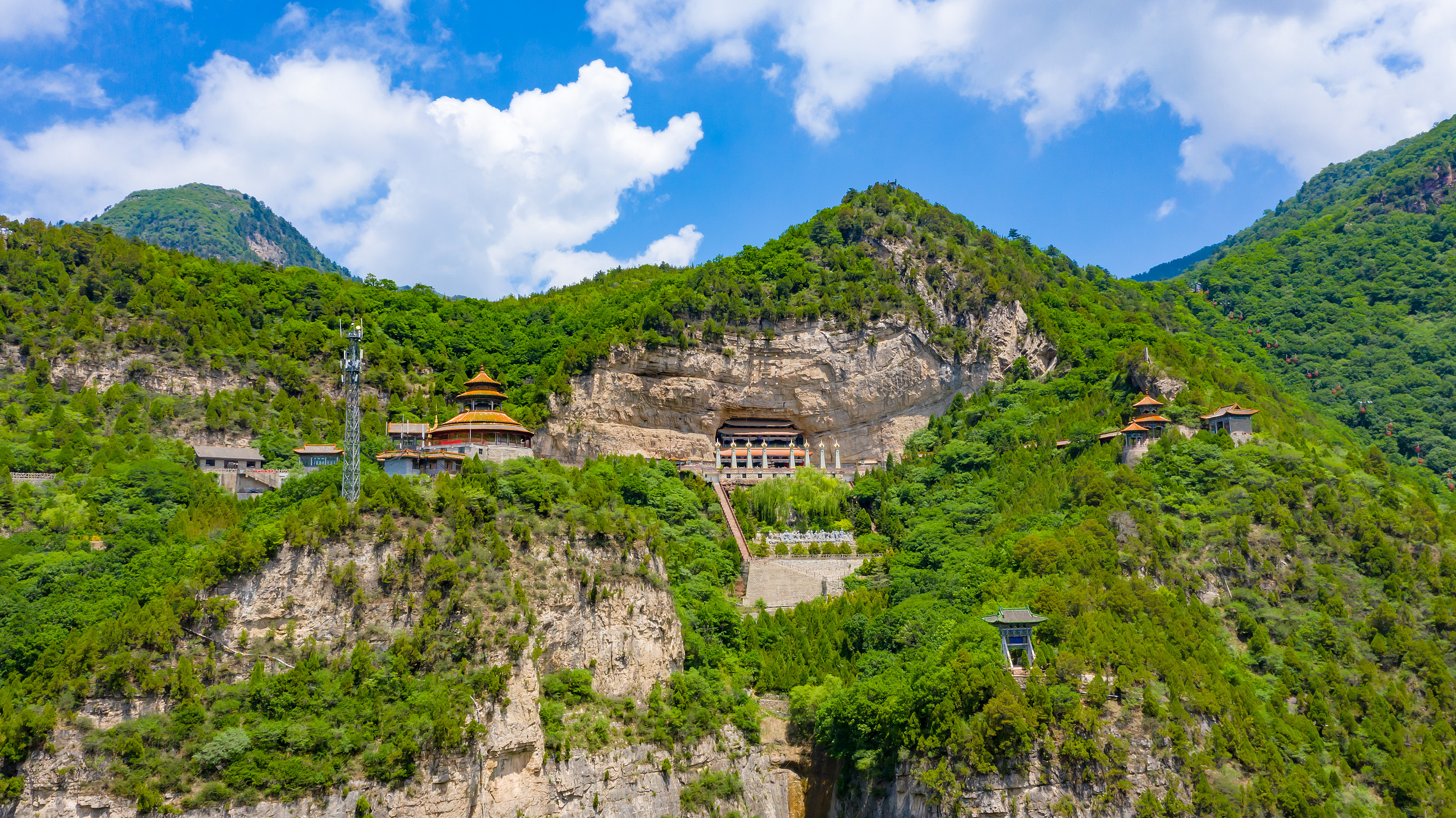 A scenic view of Mian Shan