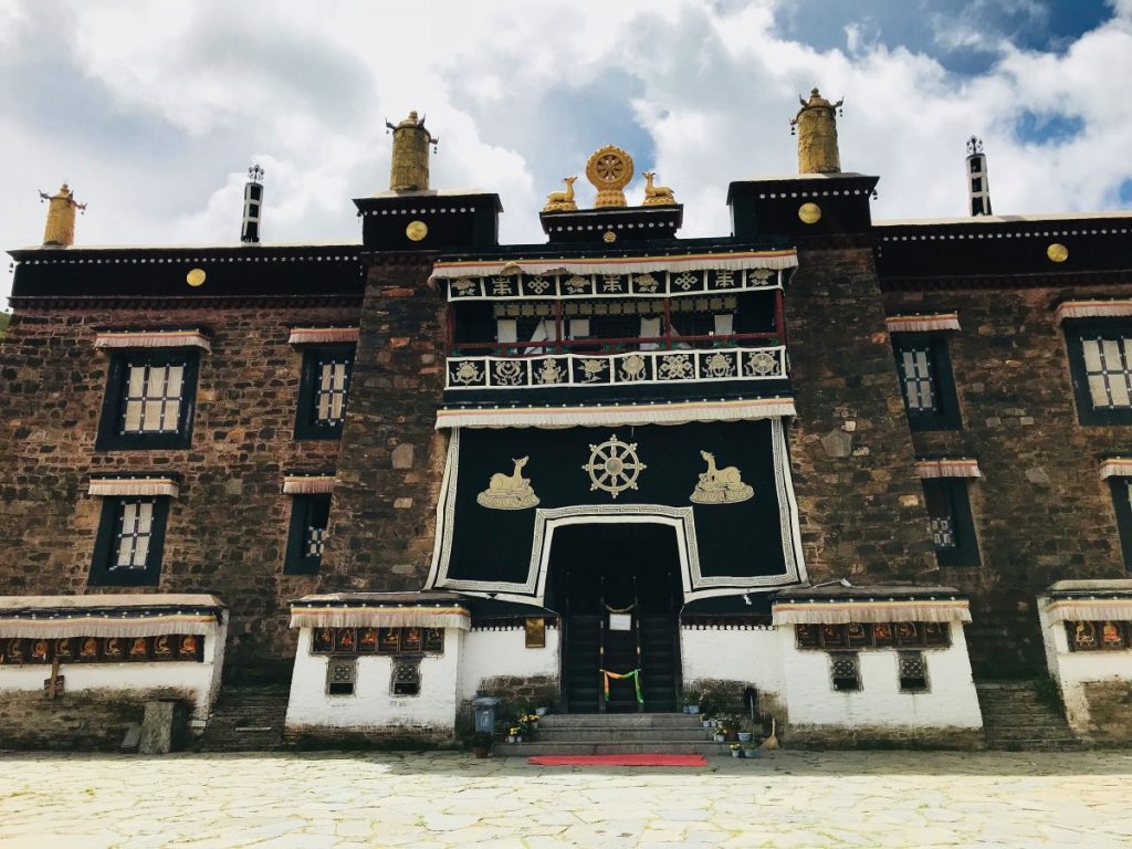A scenic view of mindroling monastery