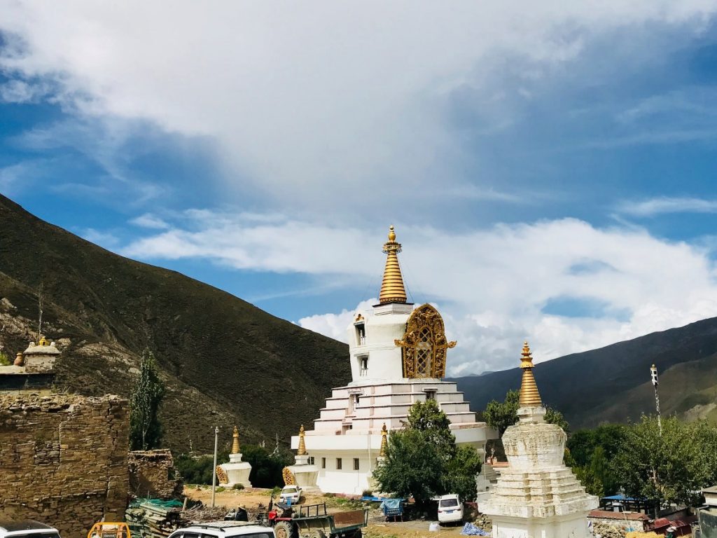 A scenic view of mindroling monastery