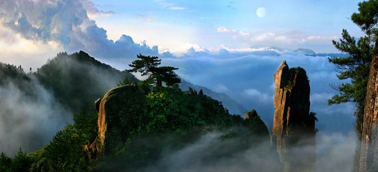 A scenic view of Mingyue Mountain