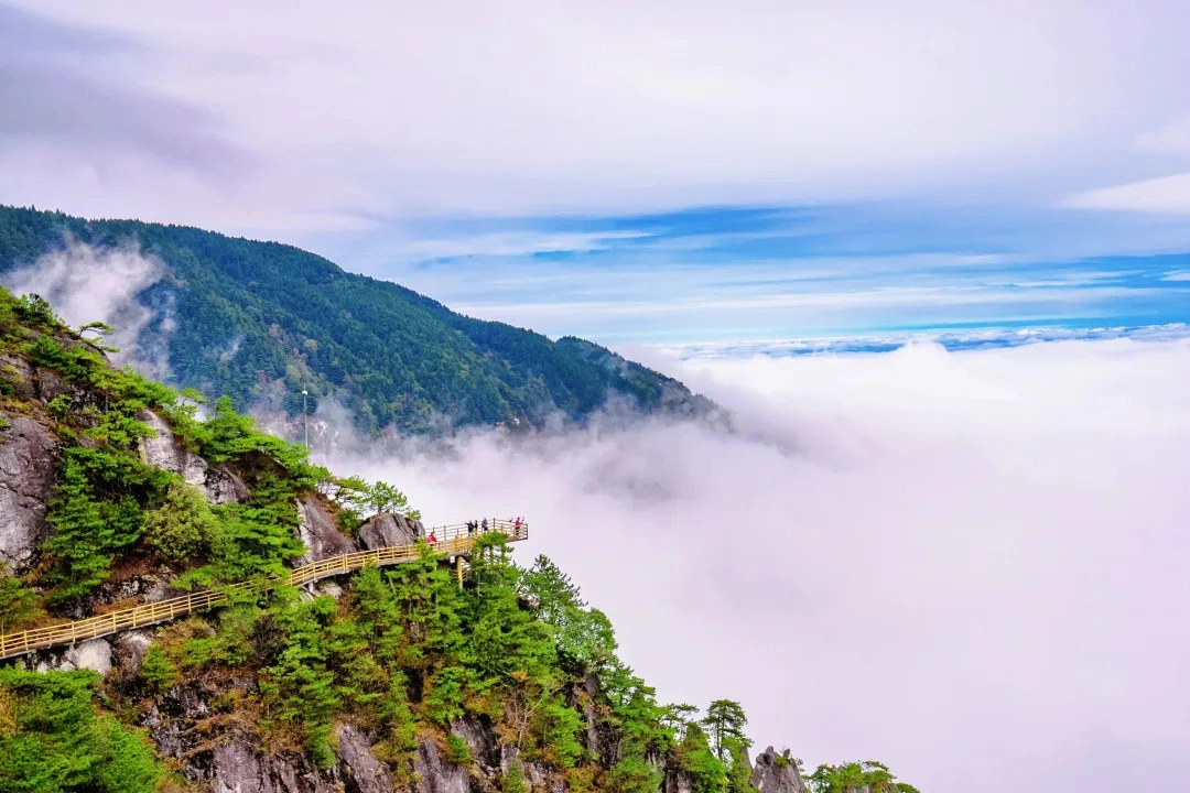 A scenic view of Mingyue Mountain