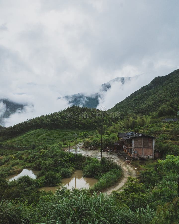 A scenic view of Mingyue Mountain
