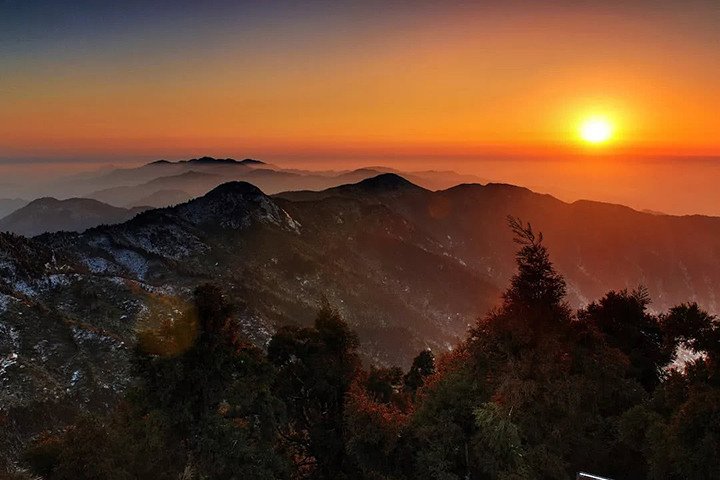 A scenic view of Mount Hengshan