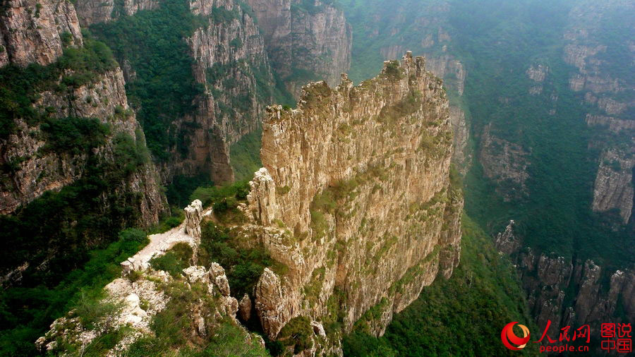 A scenic view of Mount Hengshan