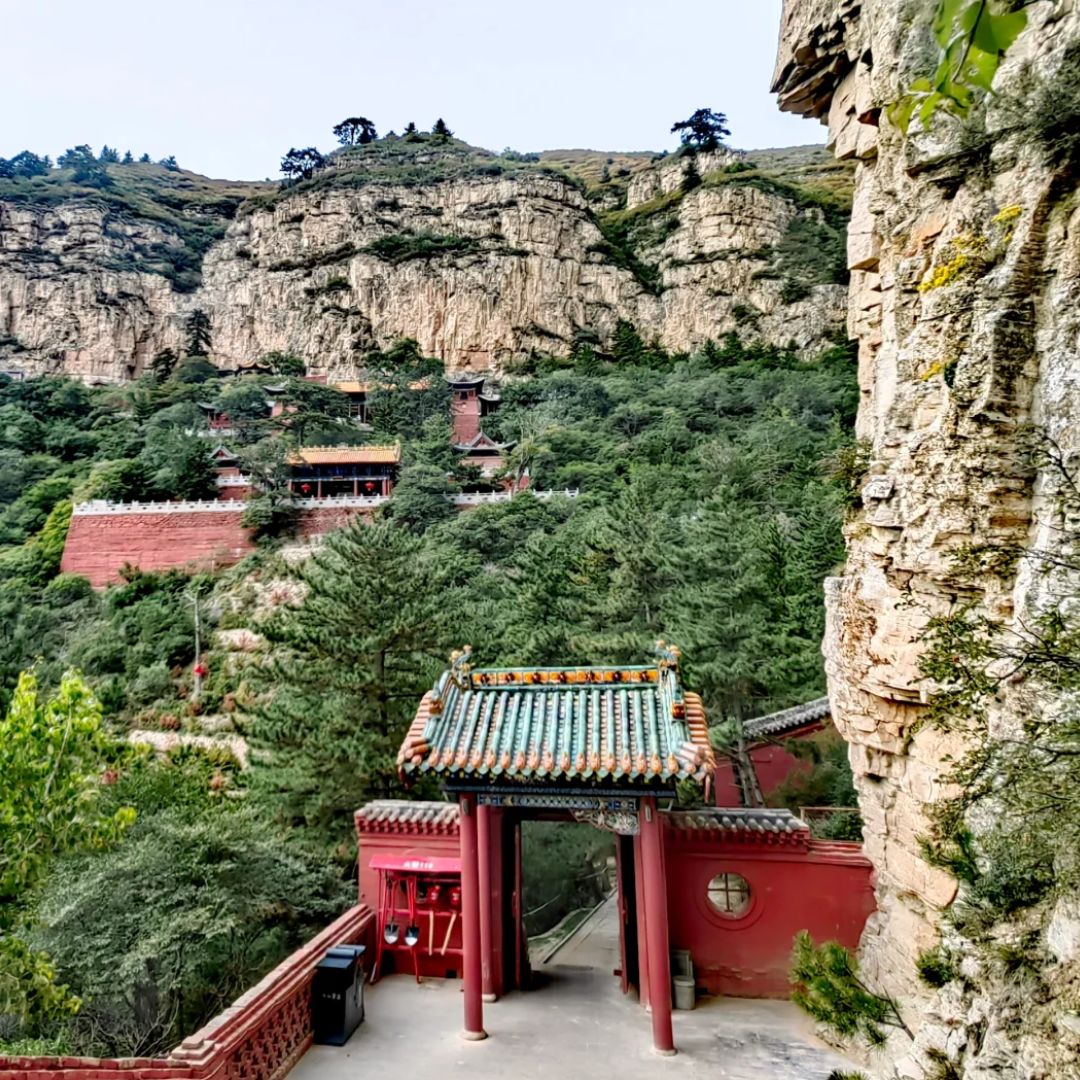A scenic view of Mount Hengshan