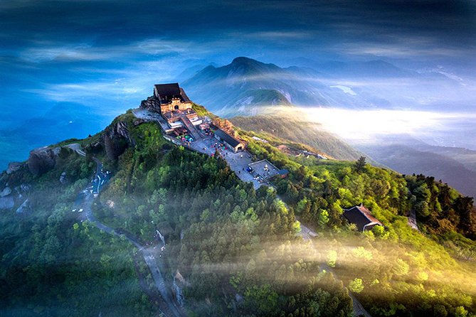 A scenic view of Mount Hengshan