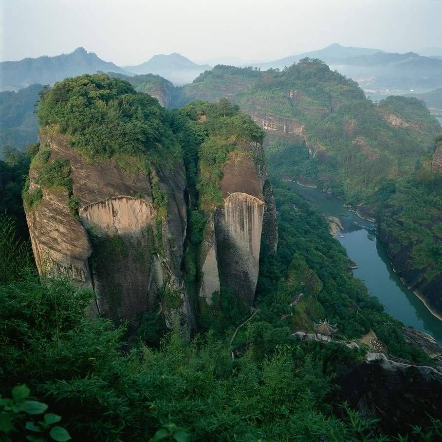A scenic view of Mount Hengshan