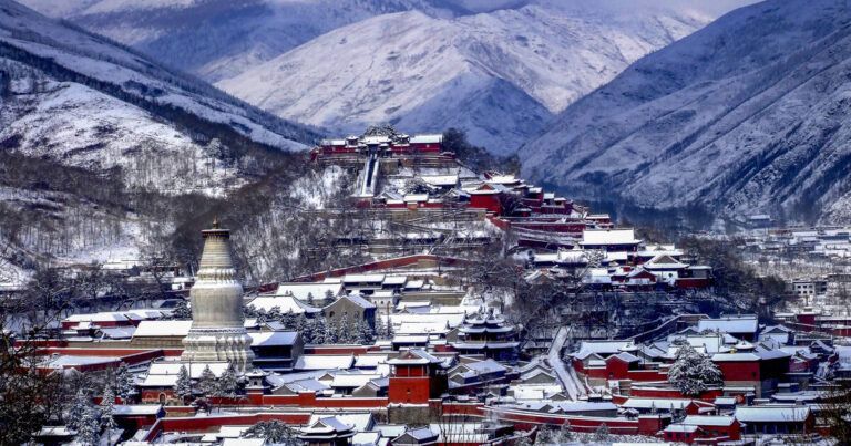 Exploring Mount Wutai: China’s Majestic Buddhist Mountain Retreat