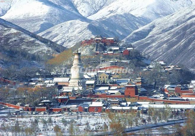 A scenic view of Mount Wutai