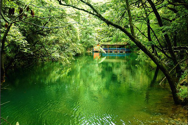 A scenic view of Mulan Tianchi