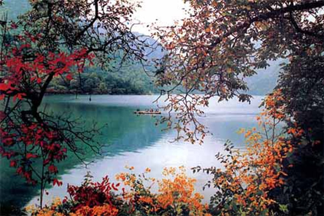 A scenic view of Mulan Tianchi