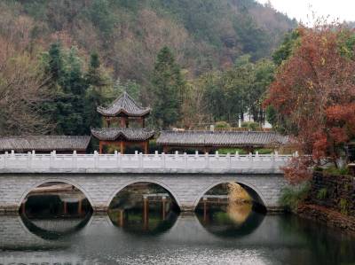 A scenic view of Mulan Tianchi
