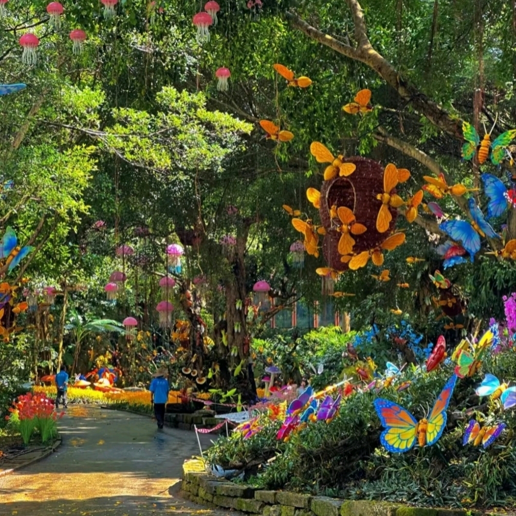 A scenic view of nanning flower and bird market
