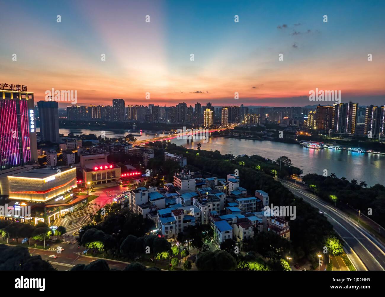 A scenic view of nanning minzu avenue