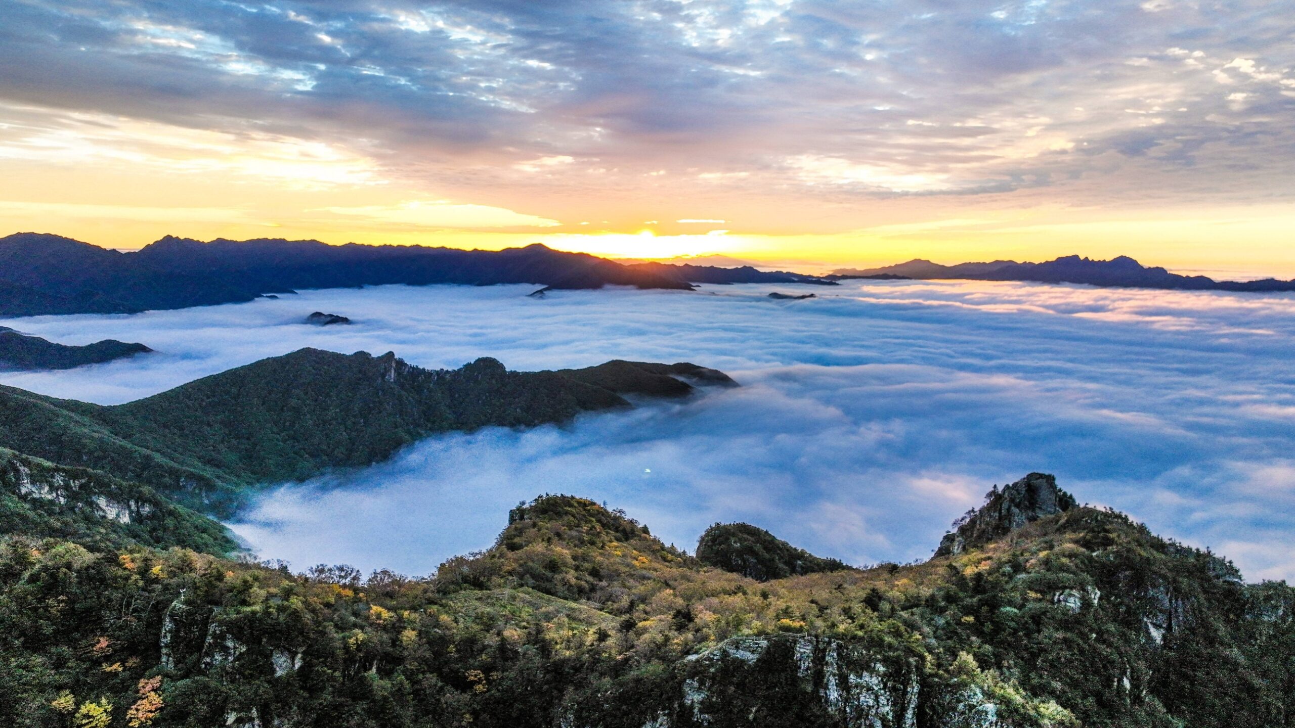 A scenic view of niubeiliang_national_forest_park