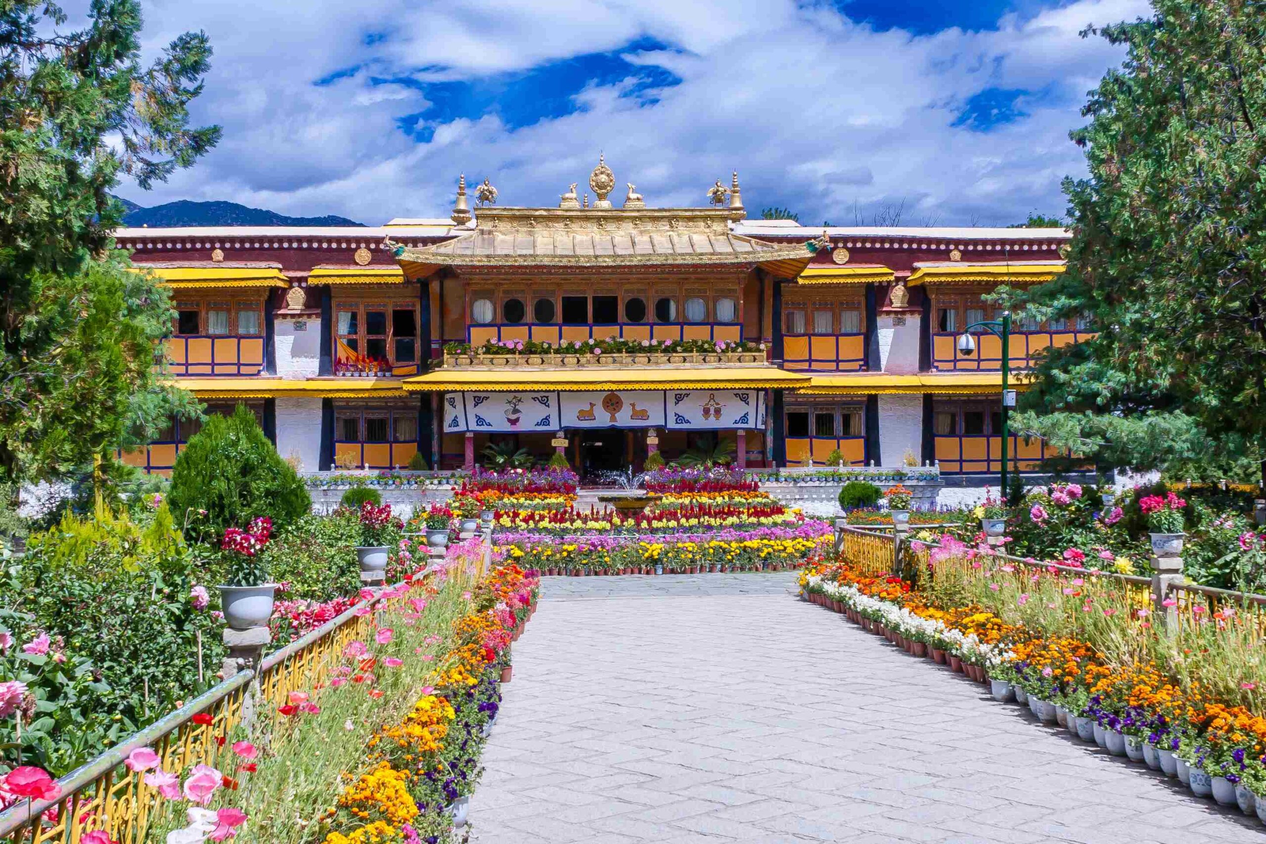 A scenic view of norbulingka
