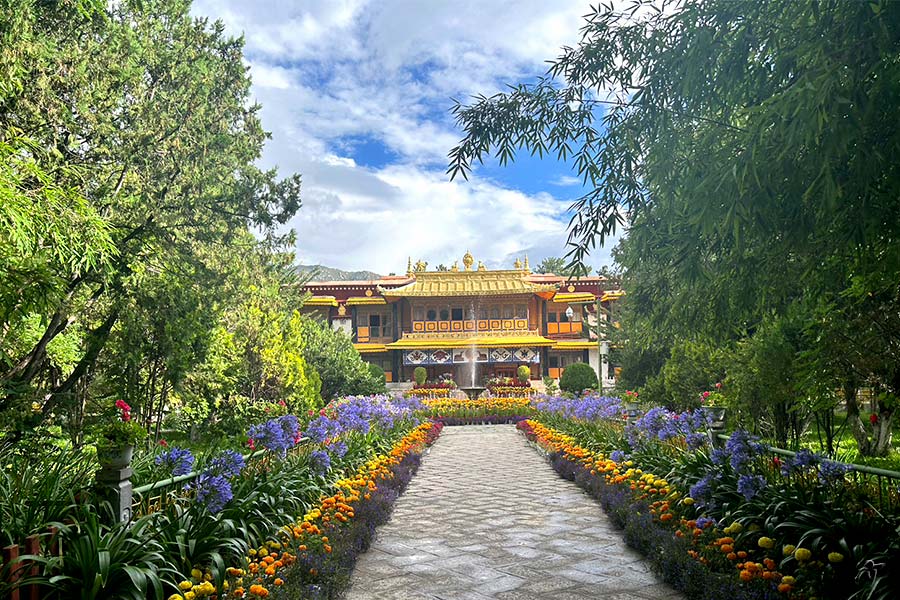 A scenic view of norbulingka