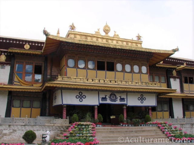 A scenic view of norbulingka summer palace