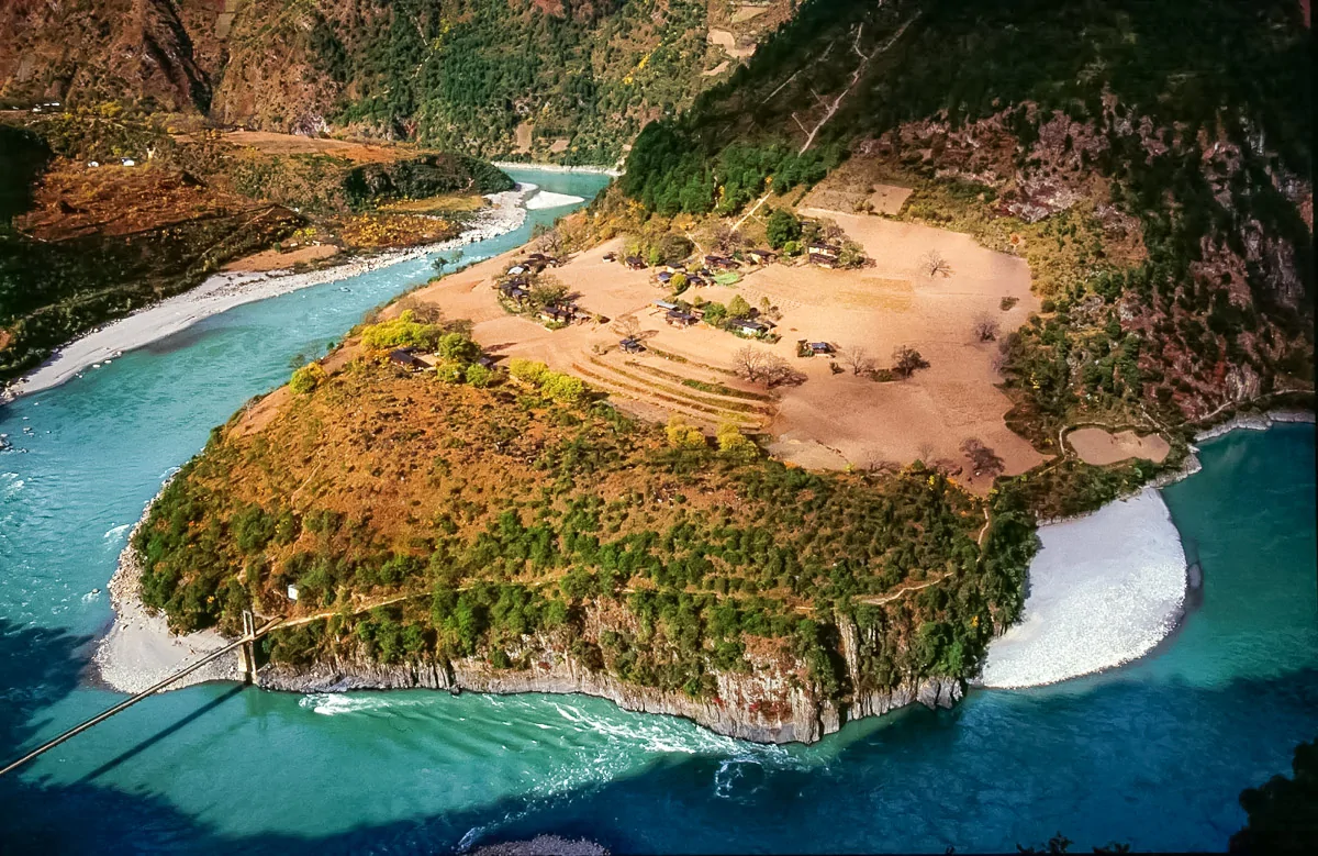 A scenic view of nujiang grand canyon