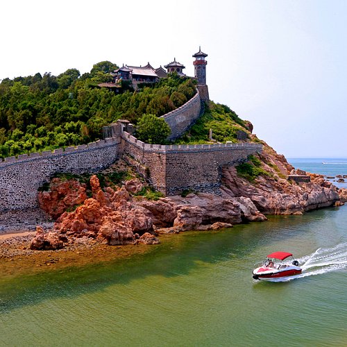 A scenic view of Penglai Water City And Penglai Pavilion
