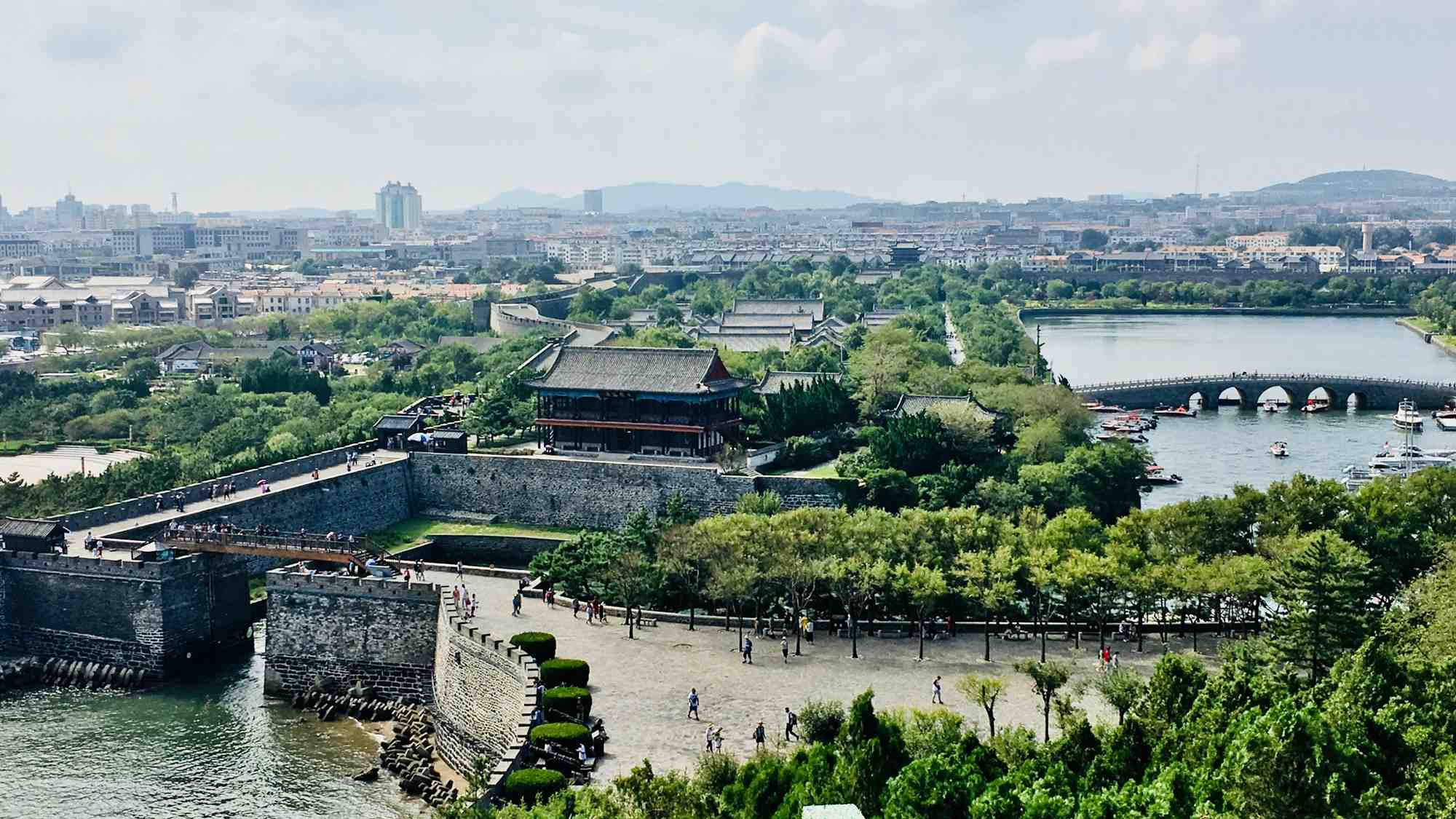 A scenic view of Penglai Water City And Penglai Pavilion