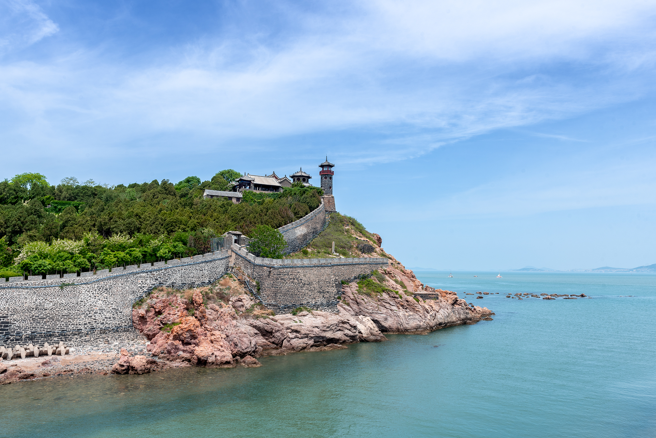 A scenic view of Penglai Water City And Penglai Pavilion