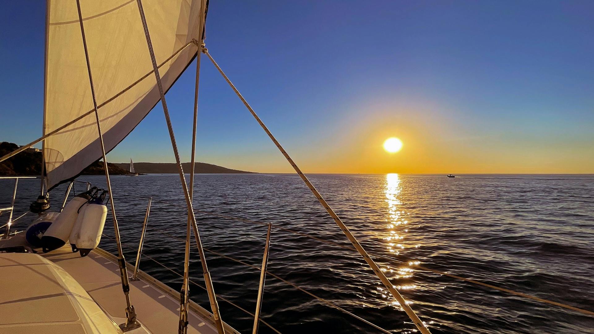 A scenic view of peninsula_sailing_and_yacht_port