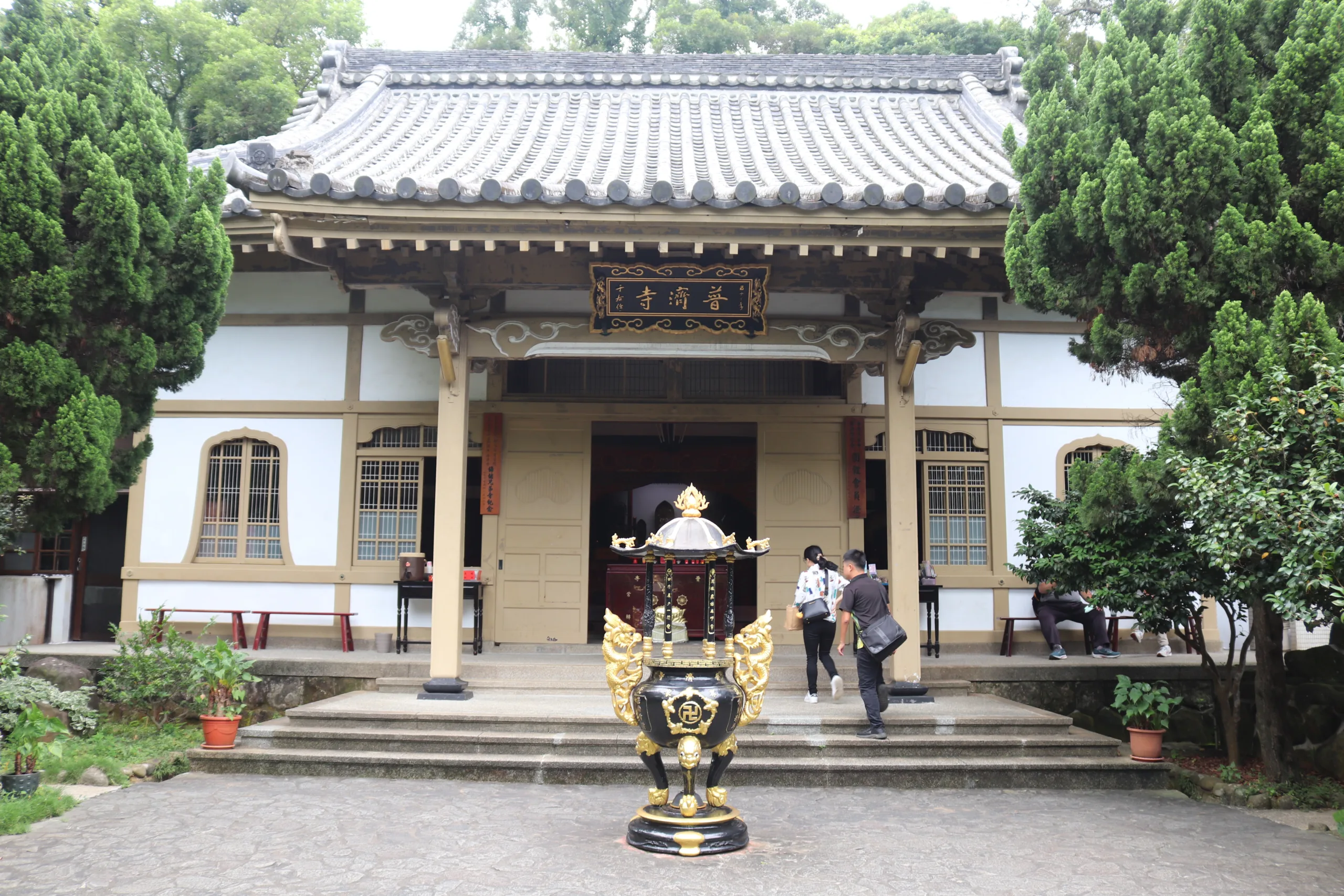 A scenic view of Pujiu Temple