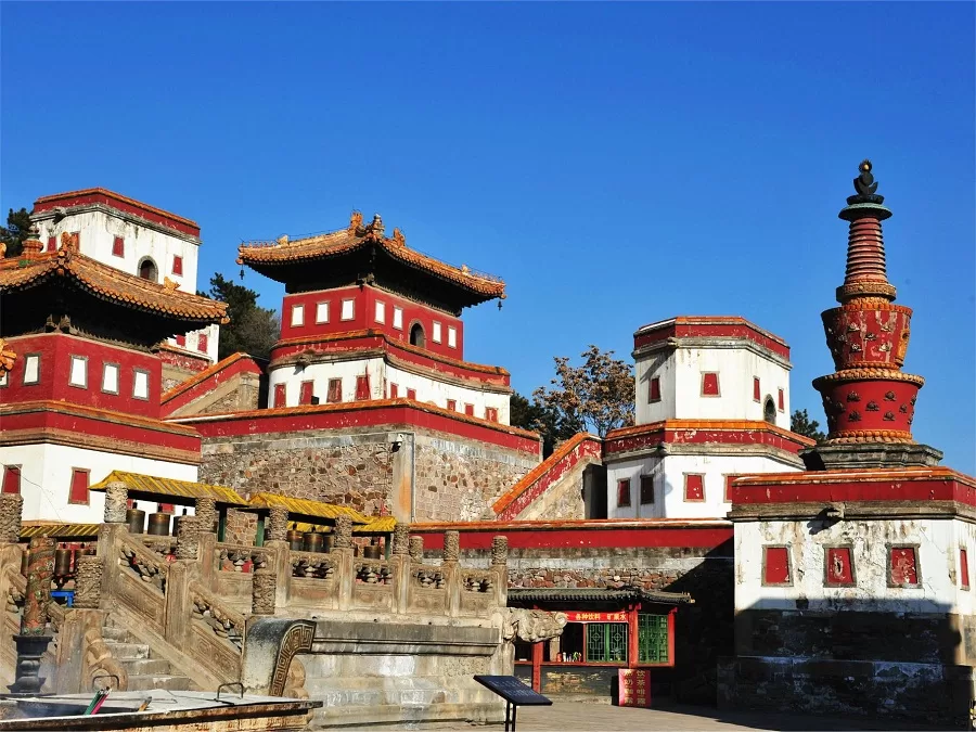 A scenic view of Puning Temple