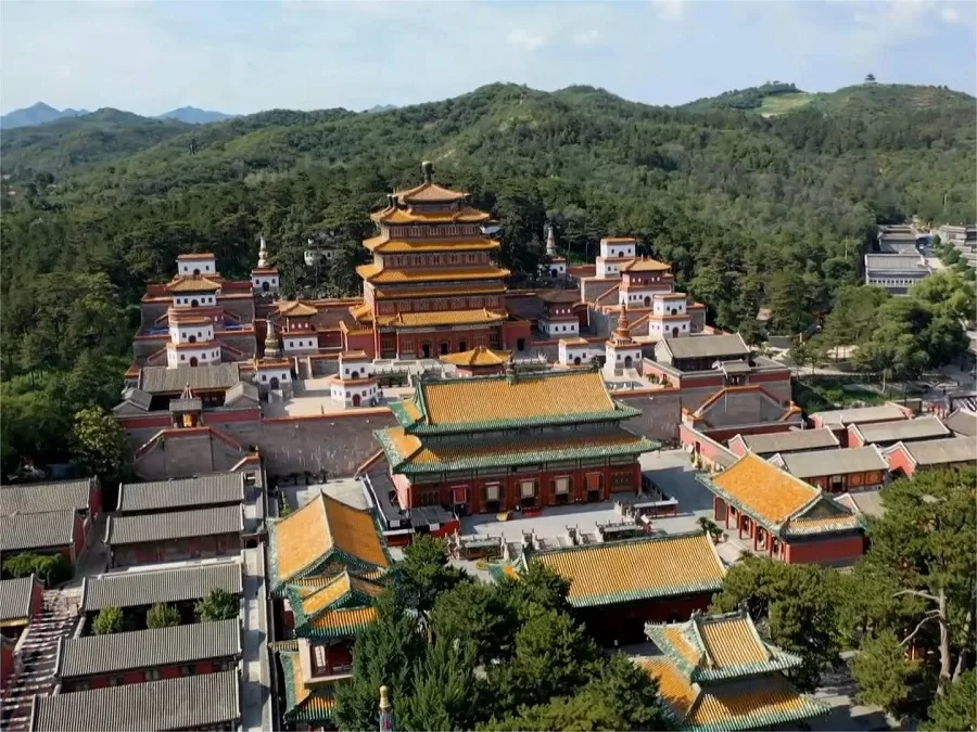 A scenic view of Puning Temple
