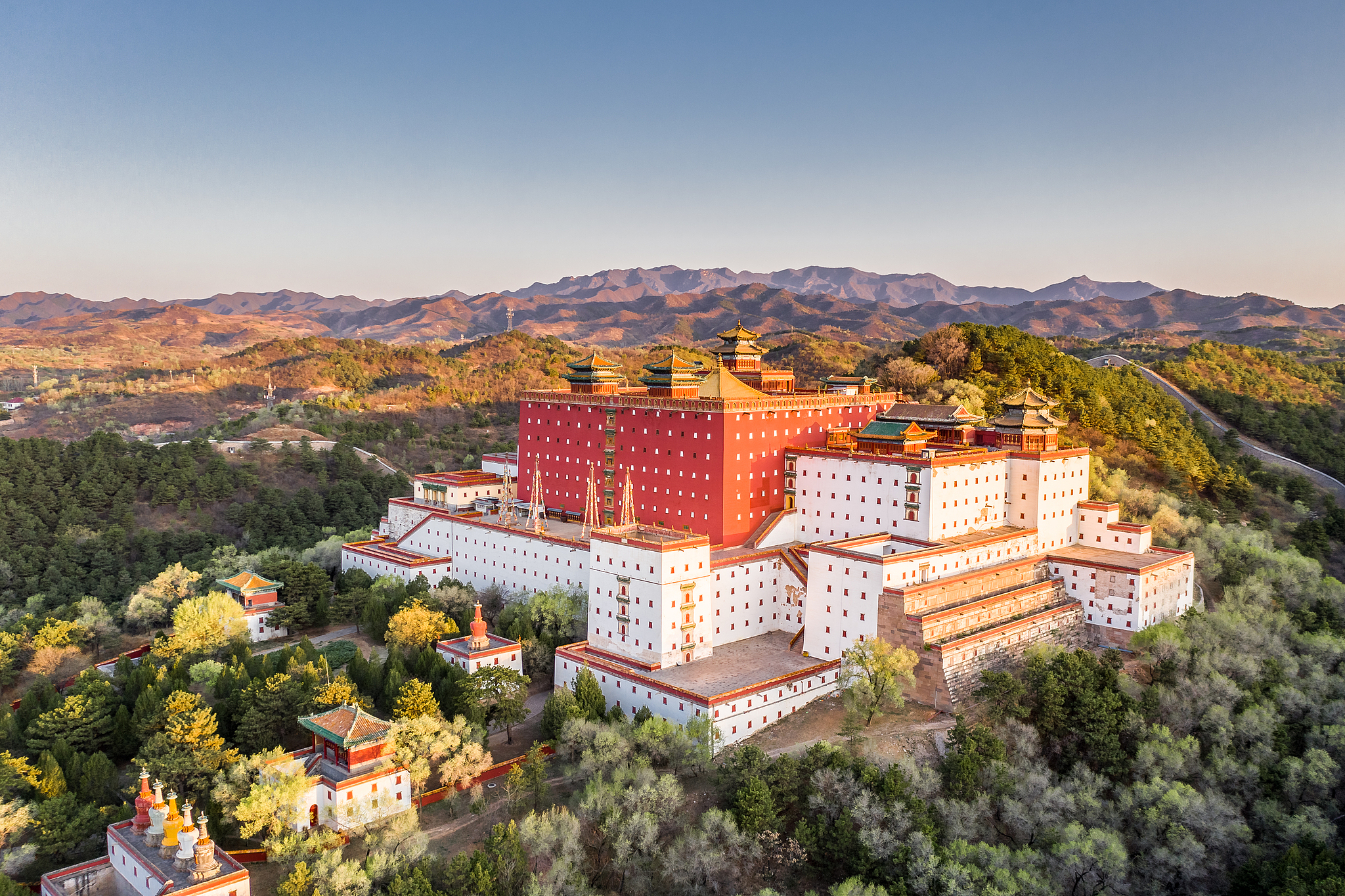 A scenic view of Putuo Zongcheng Temple