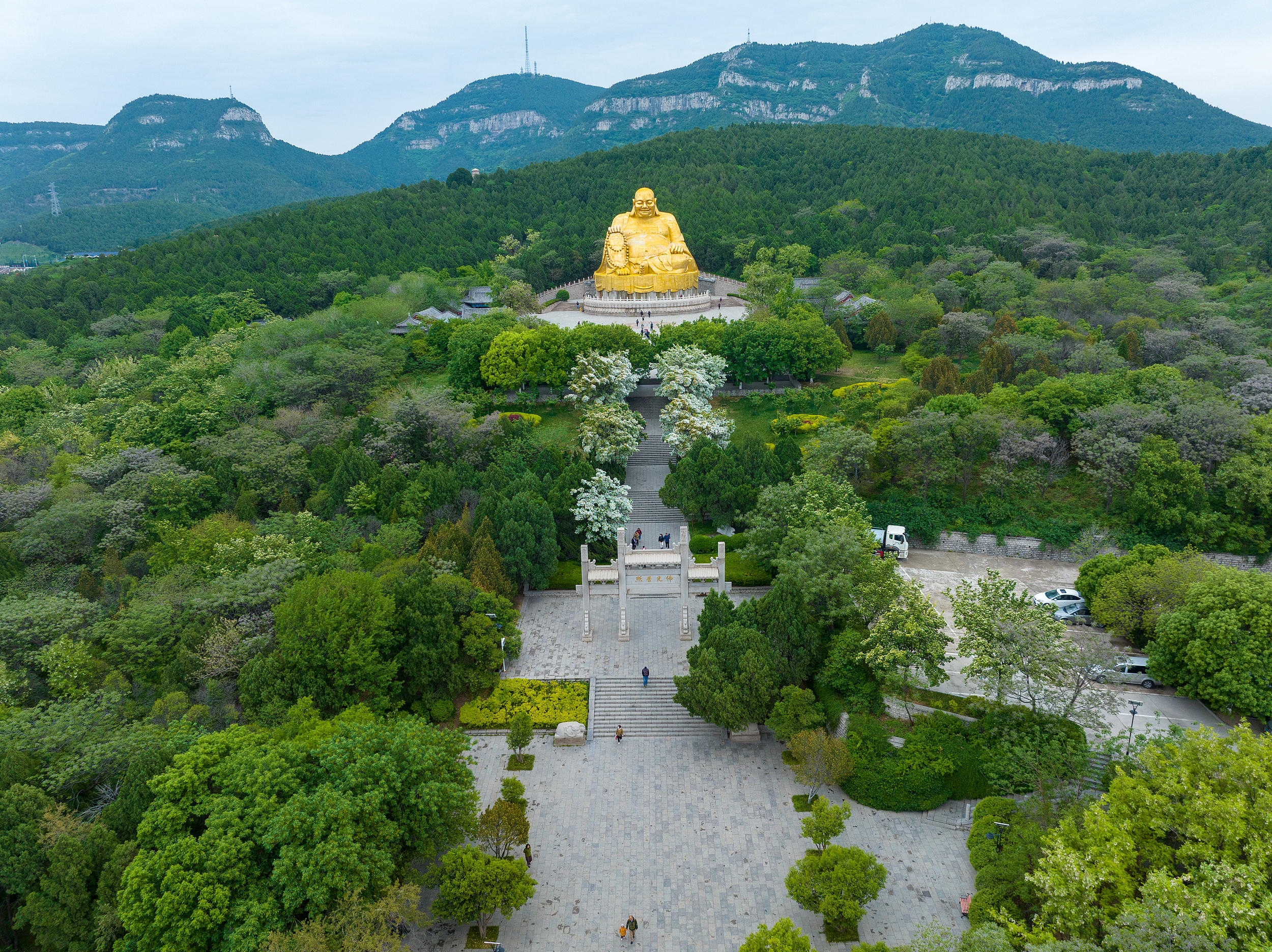 A scenic view of Qianfo Cliff Statues Jinan