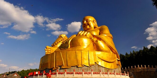 A scenic view of Qianfo Cliff Statues Jinan