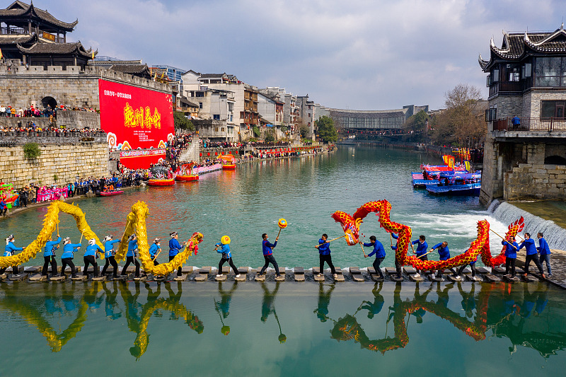 A scenic view of qianjiang_zhuoshui_ancient_town