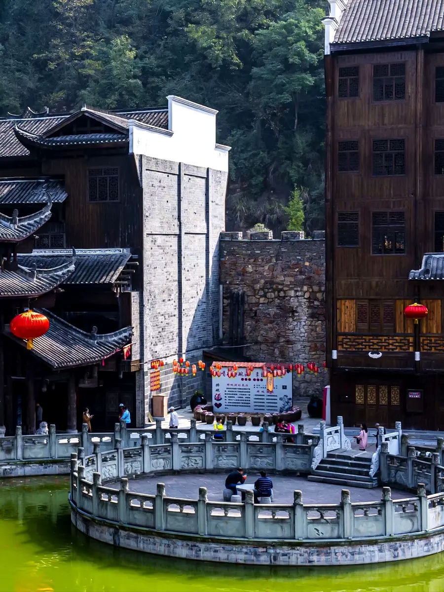 A scenic view of qianjiang_zhuoshui_ancient_town